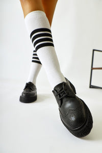 Rossy Schwarze Alltagsschuhe mit ovalem Zeh und Laserschnitt-Detail