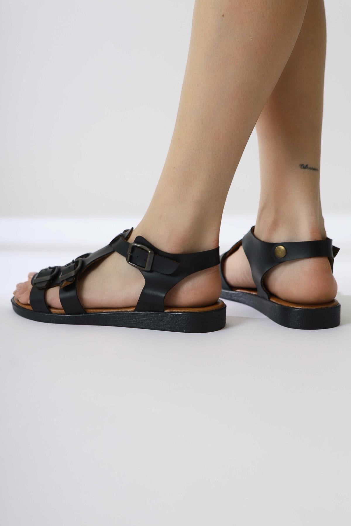 Desta Echtes Leder Schwarze Sandalen mit Schnallen Detail