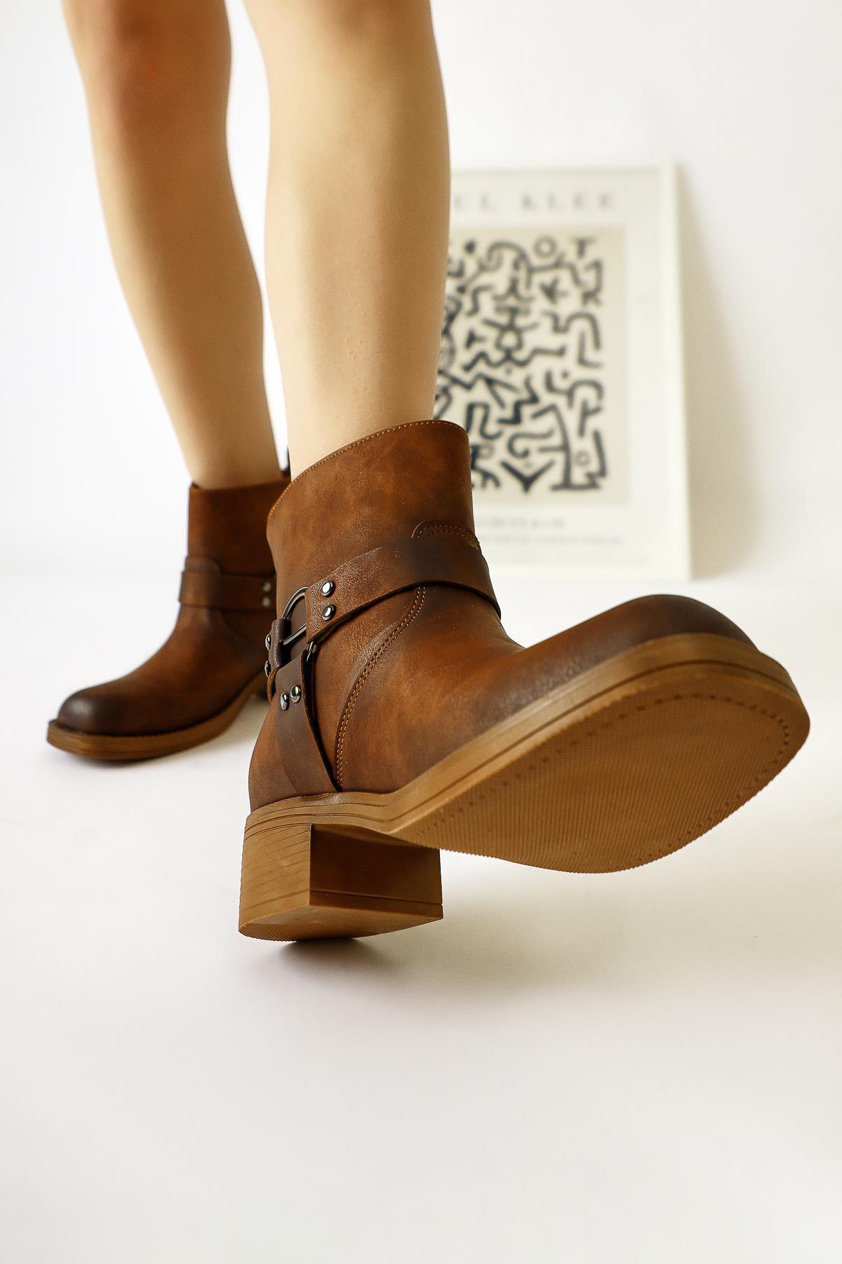 Magi – Cognac Buckle-Detail Elastic Pull-On Boot