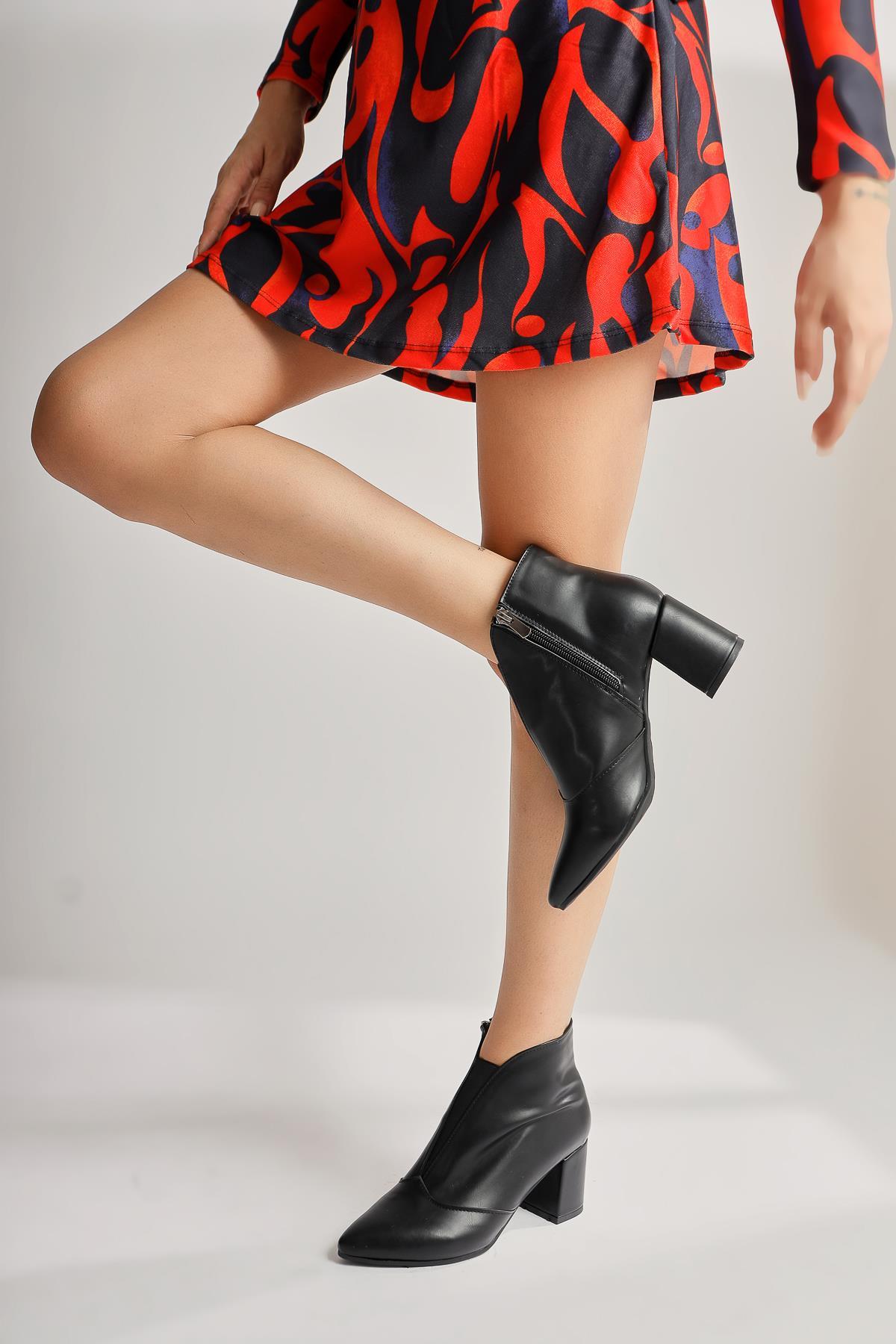Maria Elena Black Pointed Toe Zippered Heeled Boots