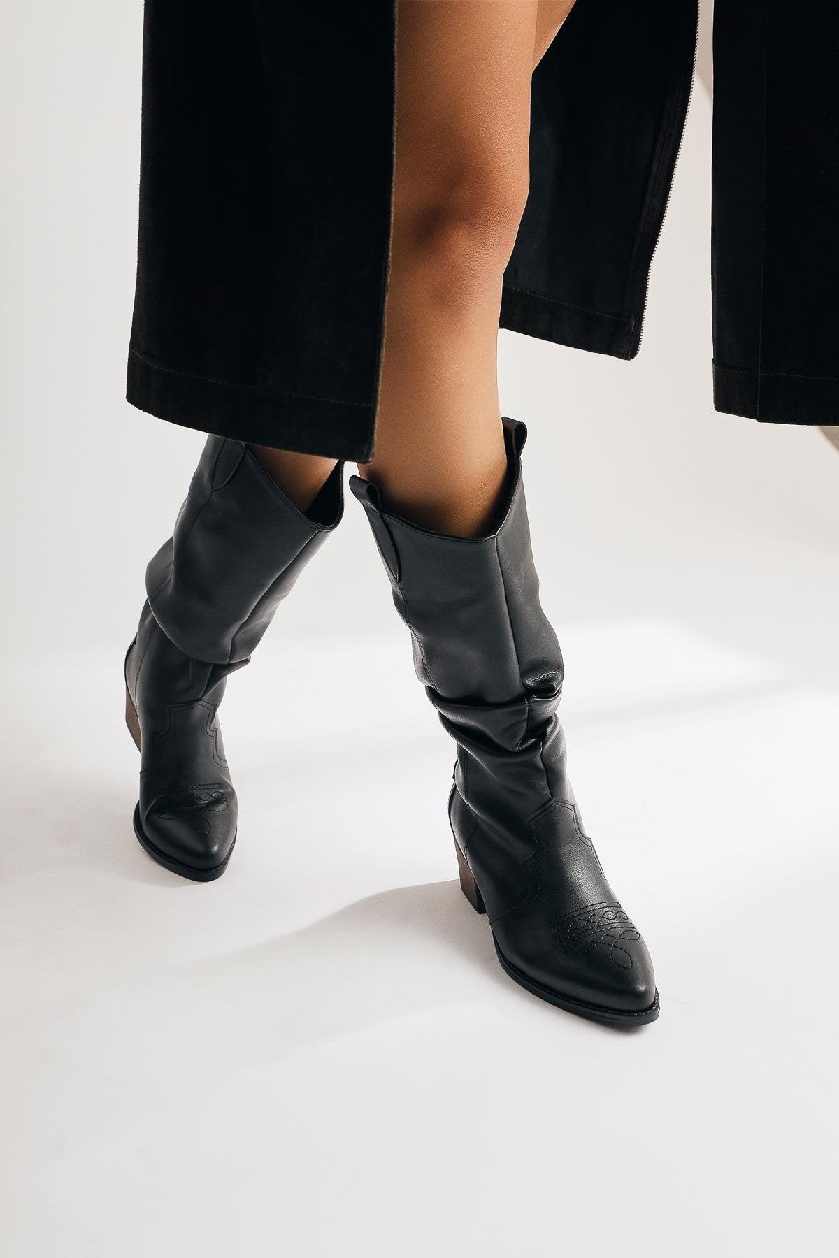 Lise-Britt Black Gusseted Embroidered Western Boots