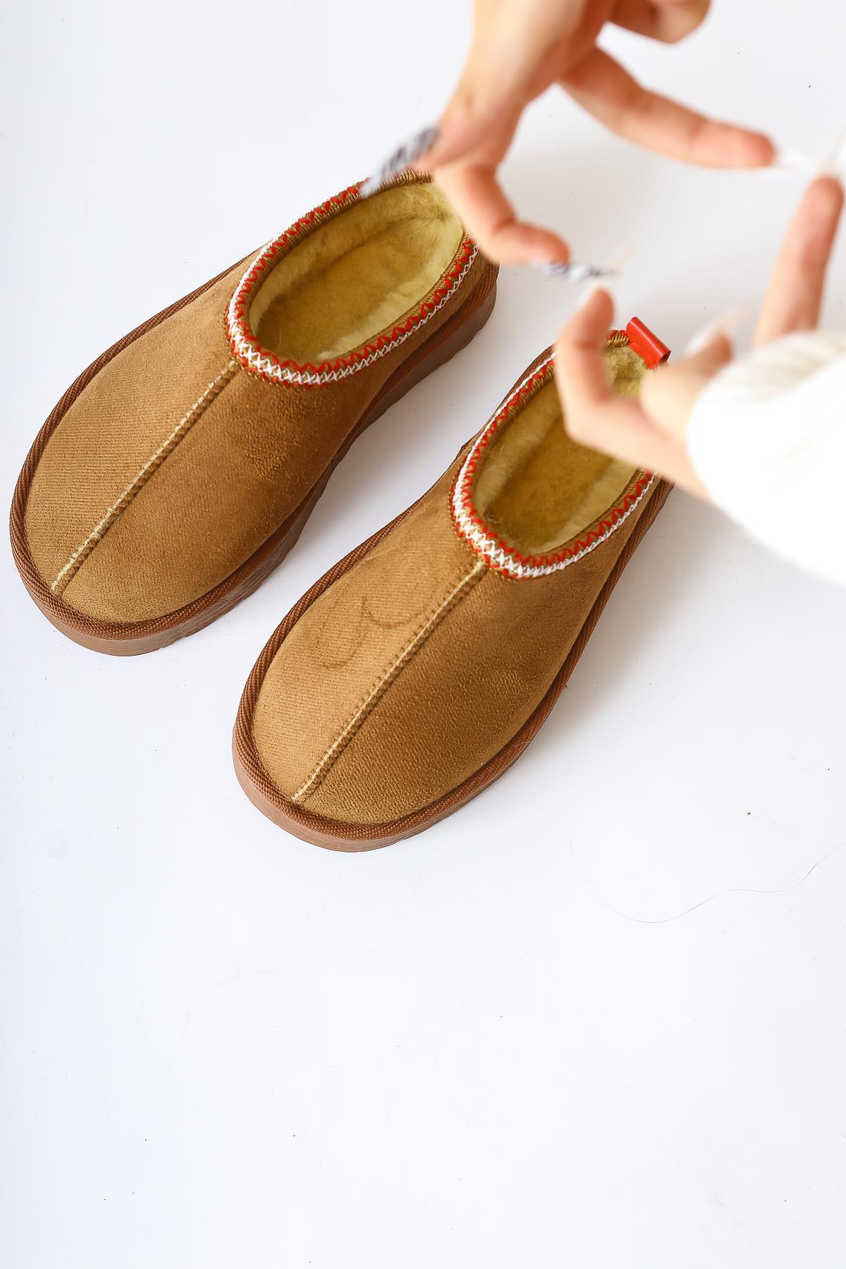 Anne-Liis – Cognac Velours Slide mit gewebtem Detail (Damen)