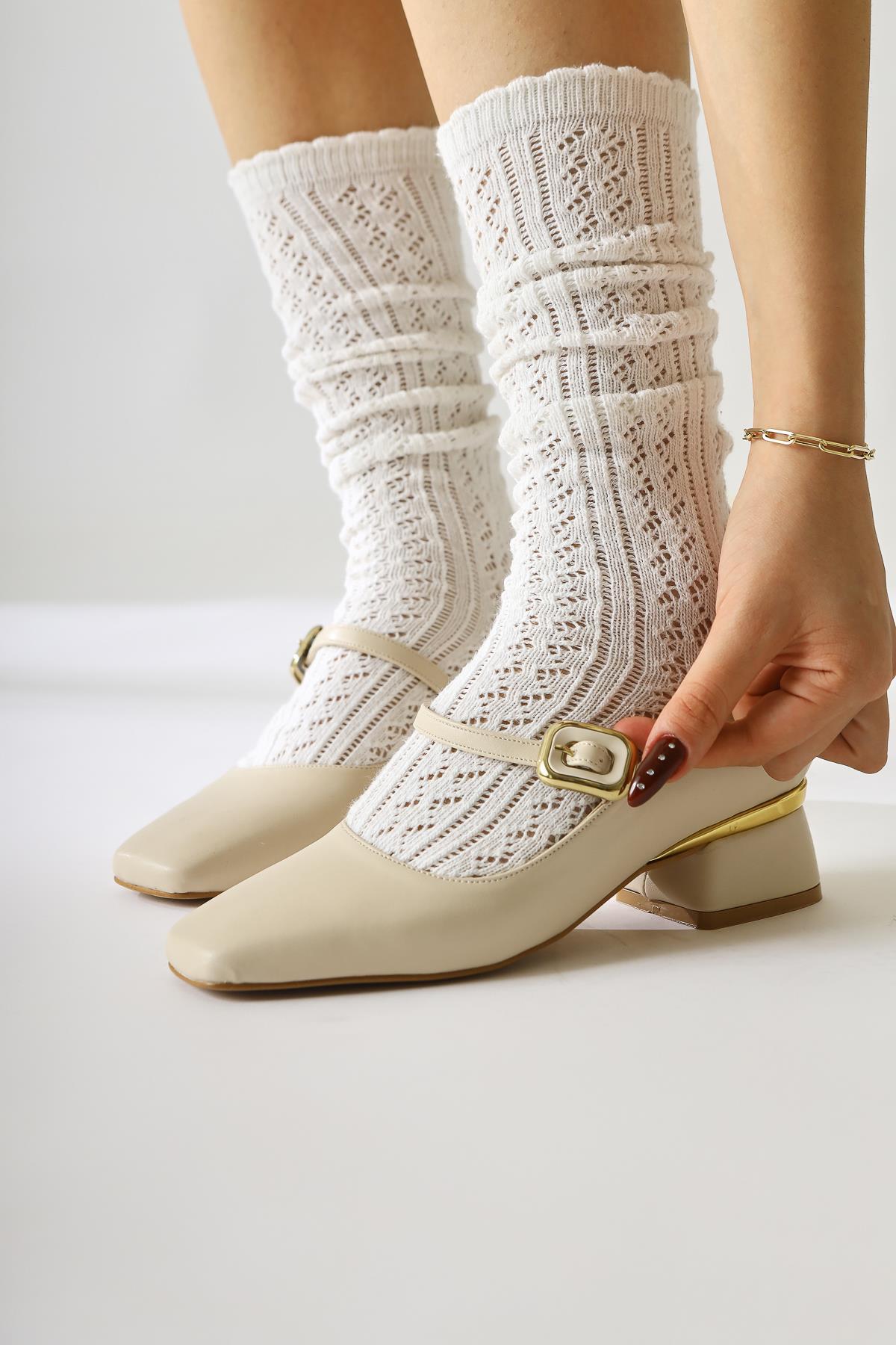 Abby Beige Quadratische Zehen Schnallen-Detail Freizeitschuhe
