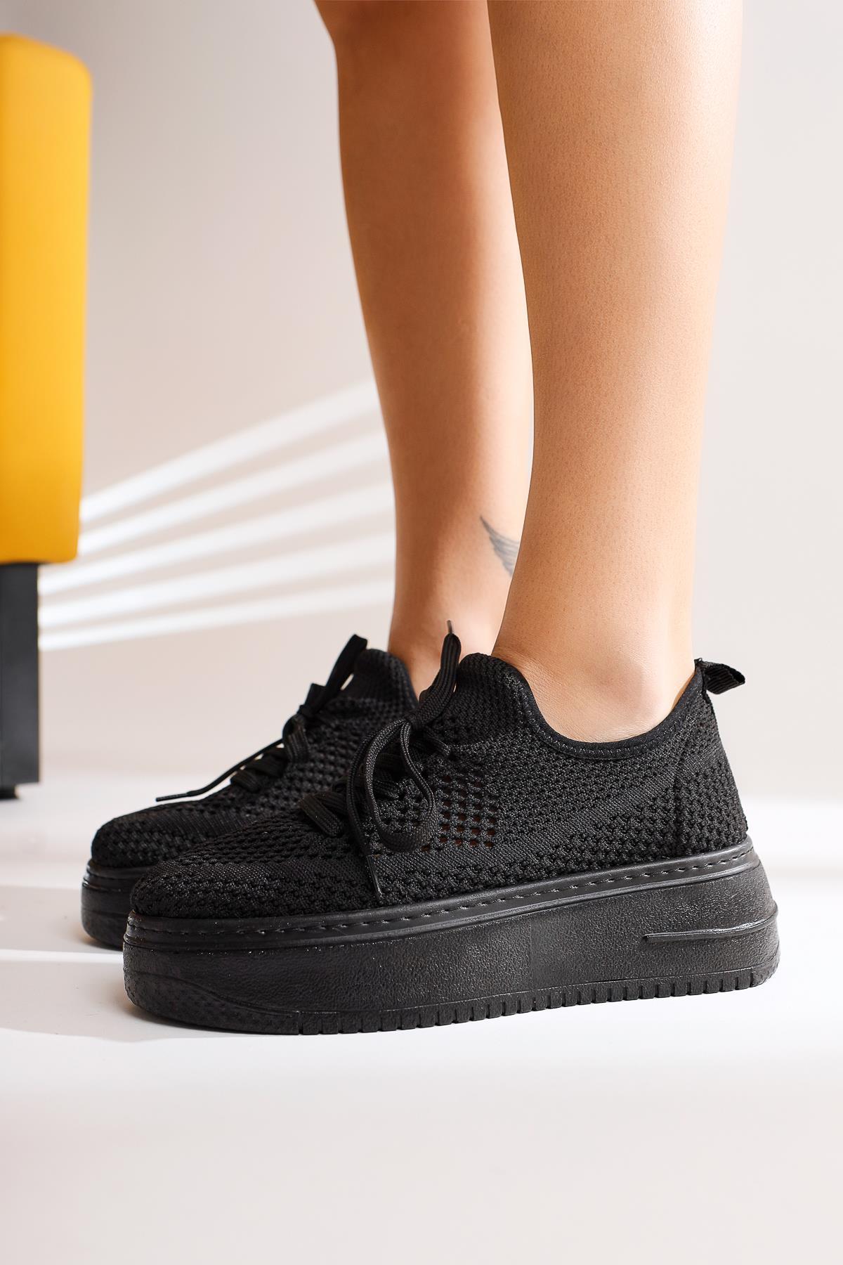 Benito – Black Knit Stretch Thick-Soled Sneaker (Women)
