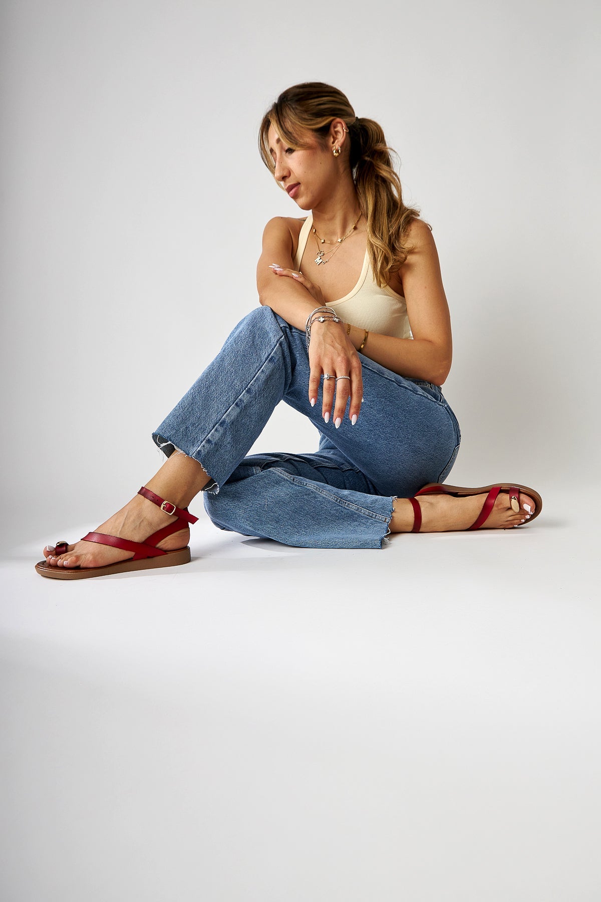 Anisa Rote Kreuz-Riemen Geschnallte Damen Zehentrenner Sandalen