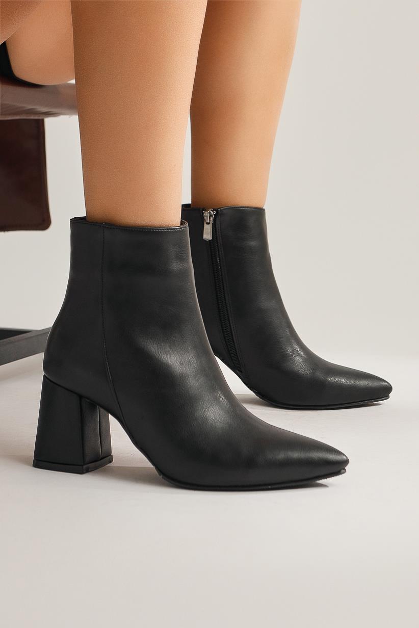 Ann Karin Black Pointed Toe Zippered Heeled Boots