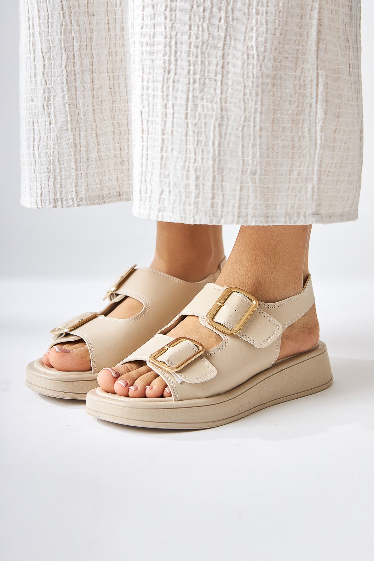Lemis Cream Buckled Women's Sandals