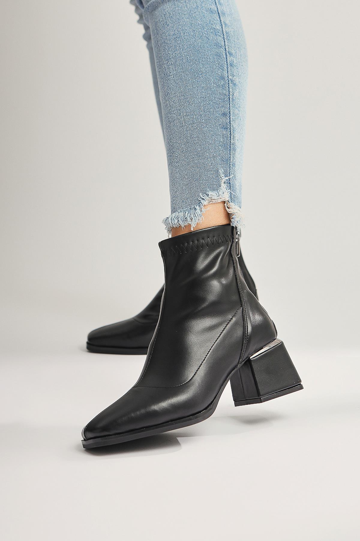 Dominga Black Zipper Boots
