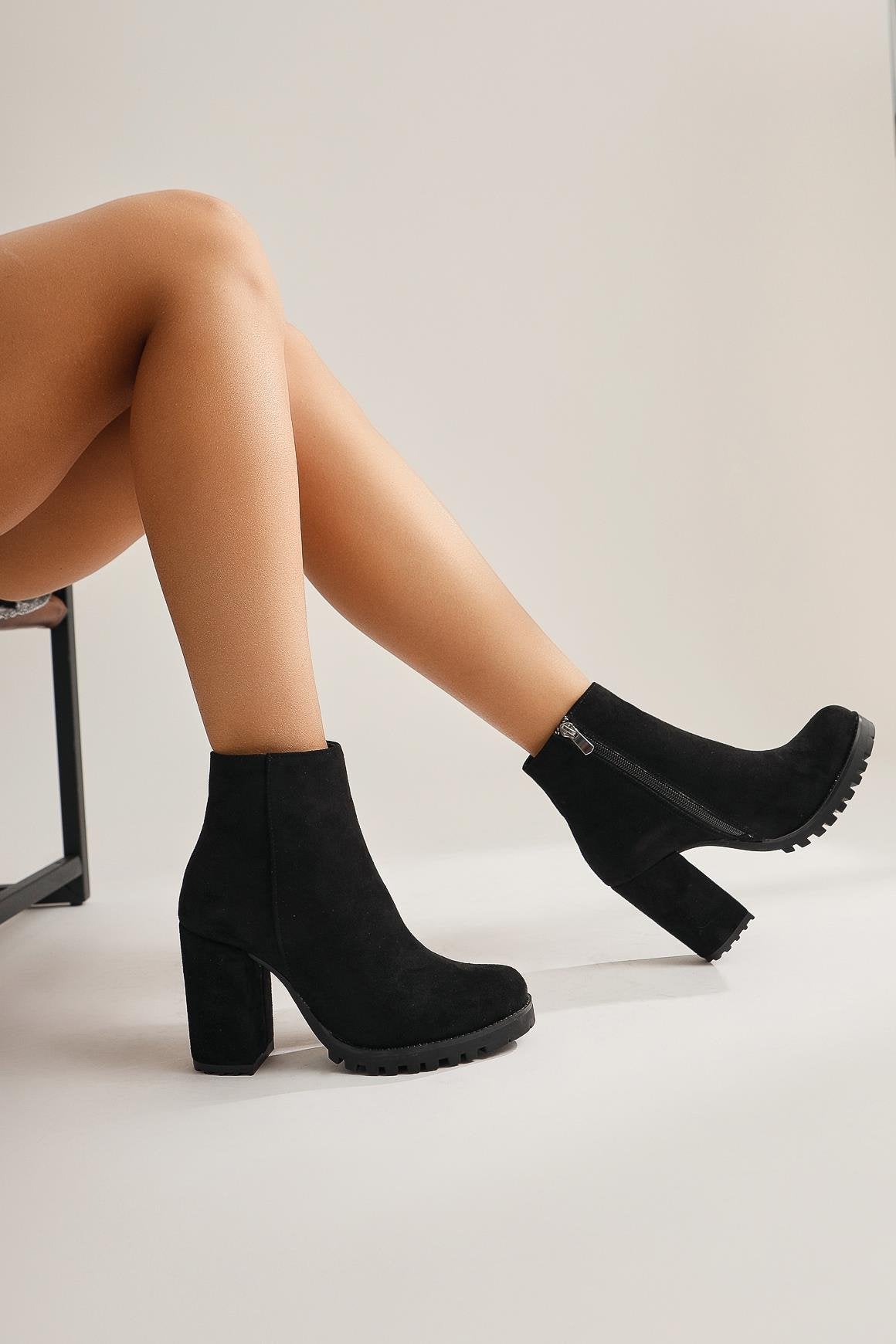 Bahiya – Black Suede Zippered Round-Toe Heeled Boot