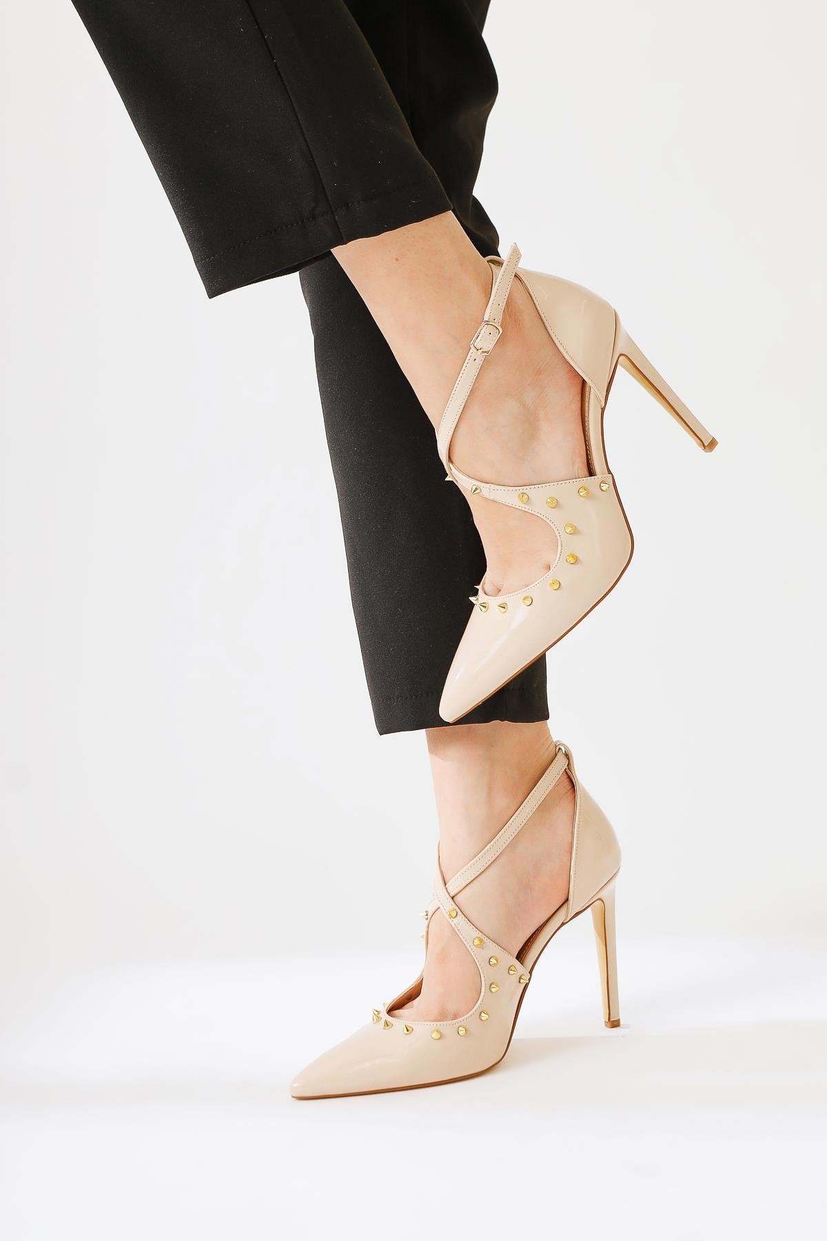 Tinde Beige Pointed Toe Rivet Detailed Thin Heel Shoes