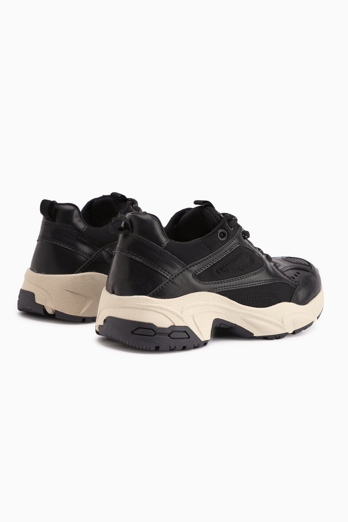 Trina – Schwarz Sneaker mit Schnürung (Damen)