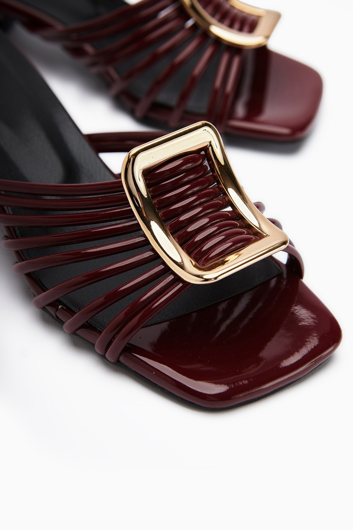 Greta Maroon Lackleder Dicke Schnalle Niedriger Absatz Damen Hausschuhe