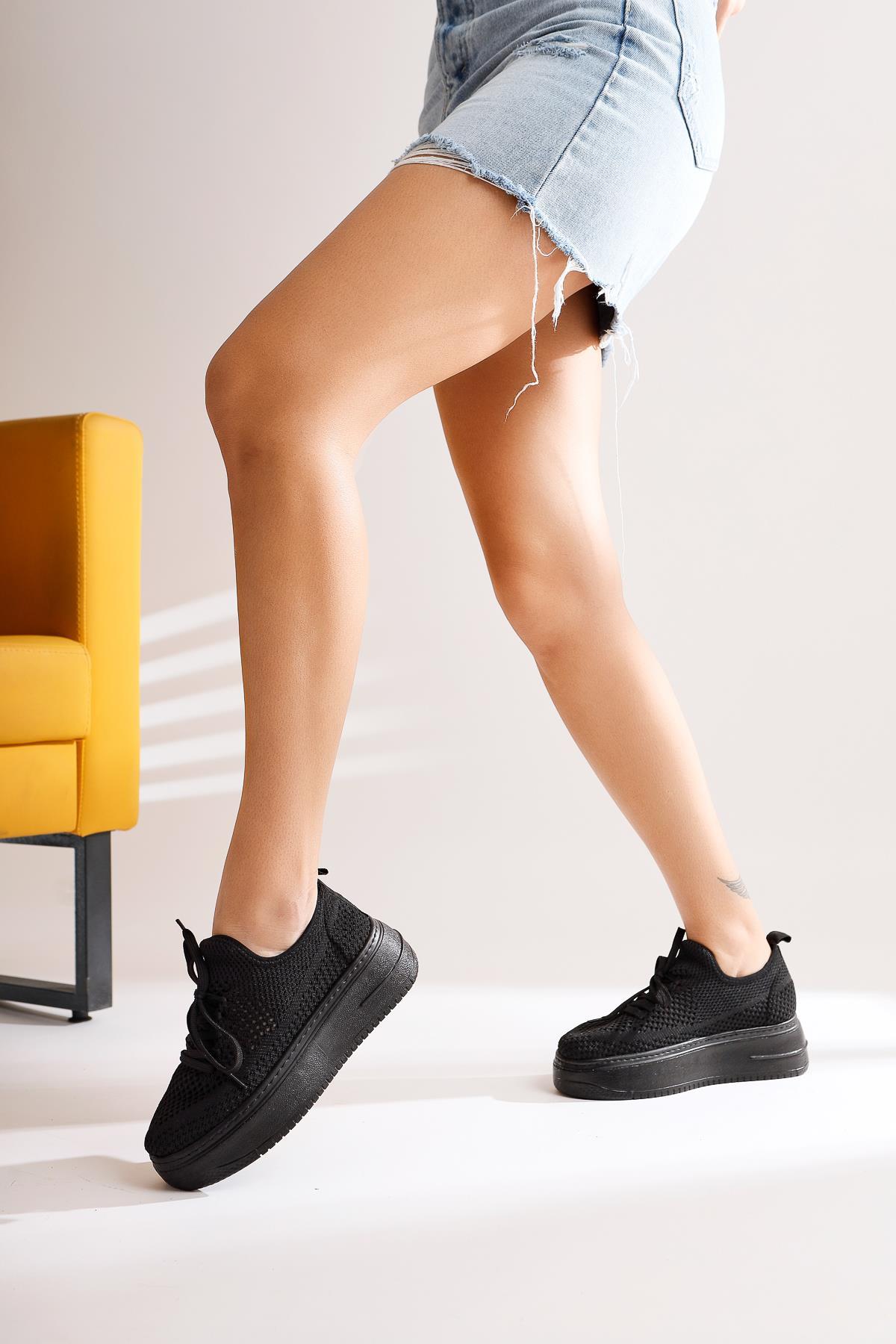Benito – Black Knit Stretch Thick-Soled Sneaker (Women)