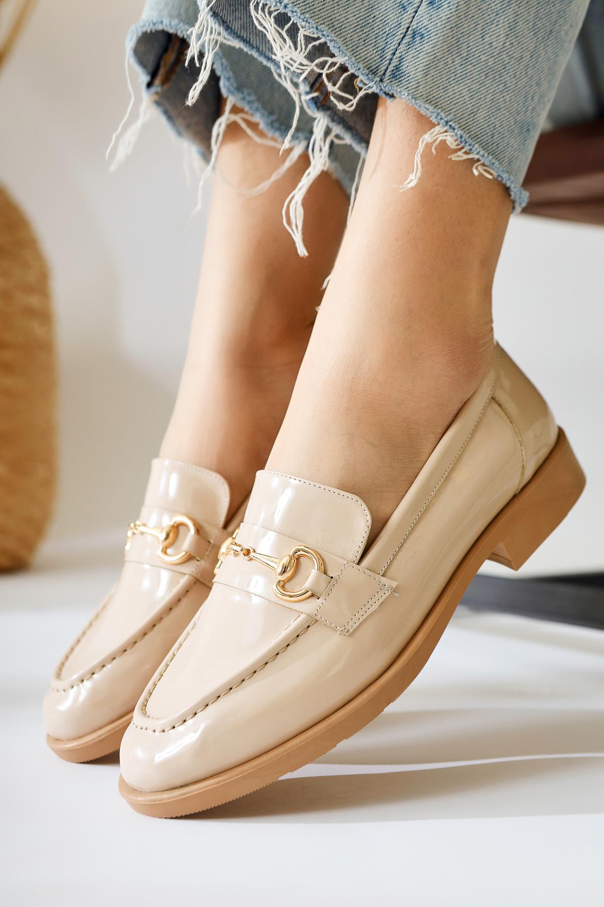 Lise Lott Ten Patent Leather Buckle Detailed Casual Shoes