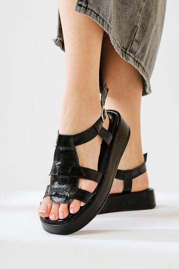 Tracey Schwarze Gürtel Sandalen mit Chunky Sohle