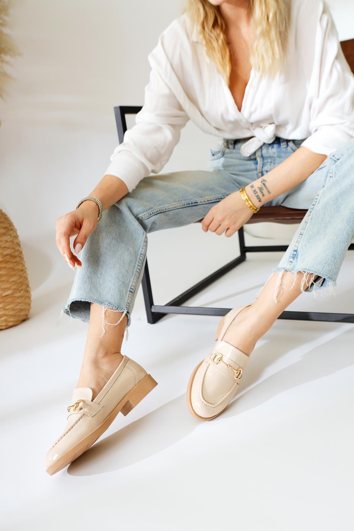 Lise Lott Ten Patent Leather Buckle Detailed Casual Shoes