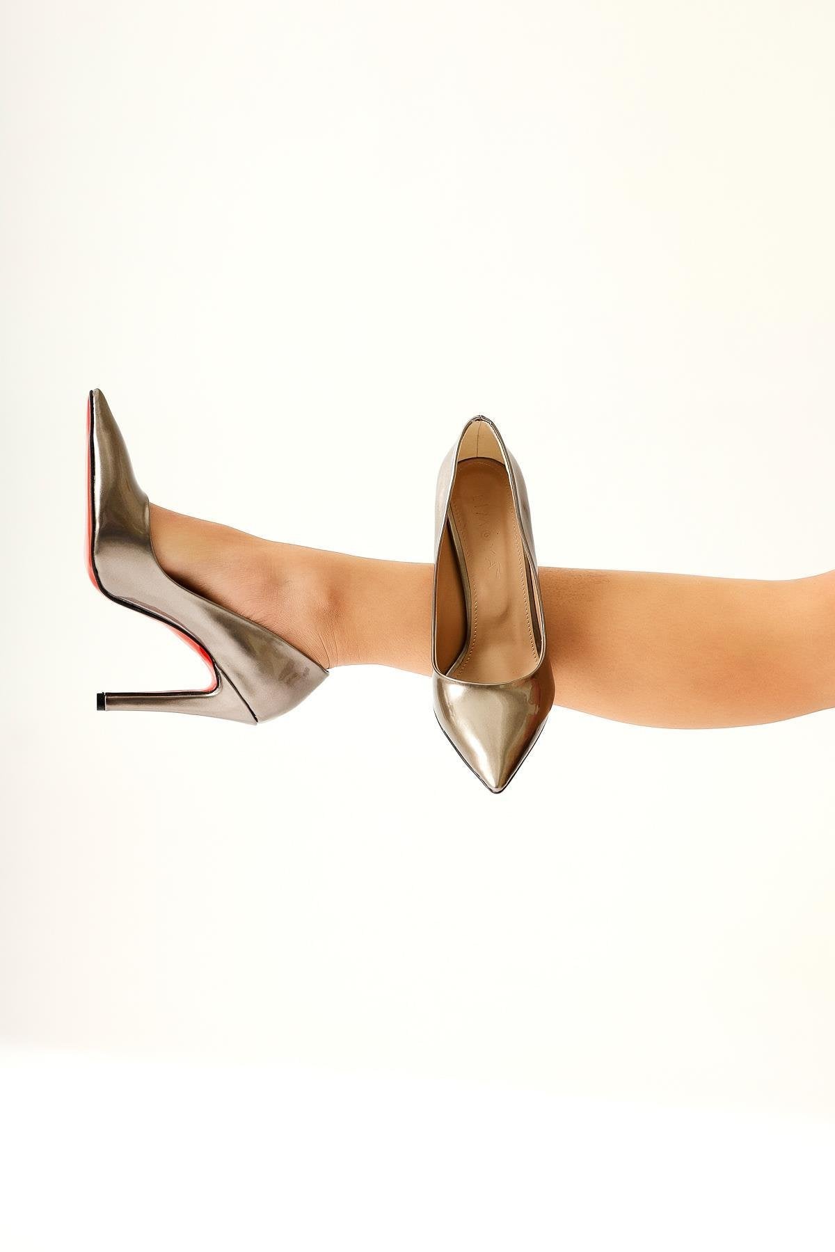 Pavinee Platinum Patent Leather Pointed Toe Red Jurdan Thin Heel Shoes