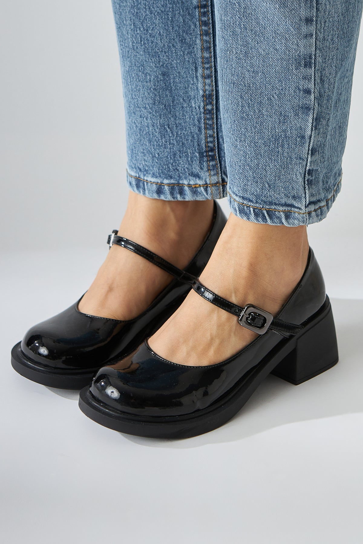 Mirka Siyah Rugan Bantlı Kadın Loafer Ayakkabı