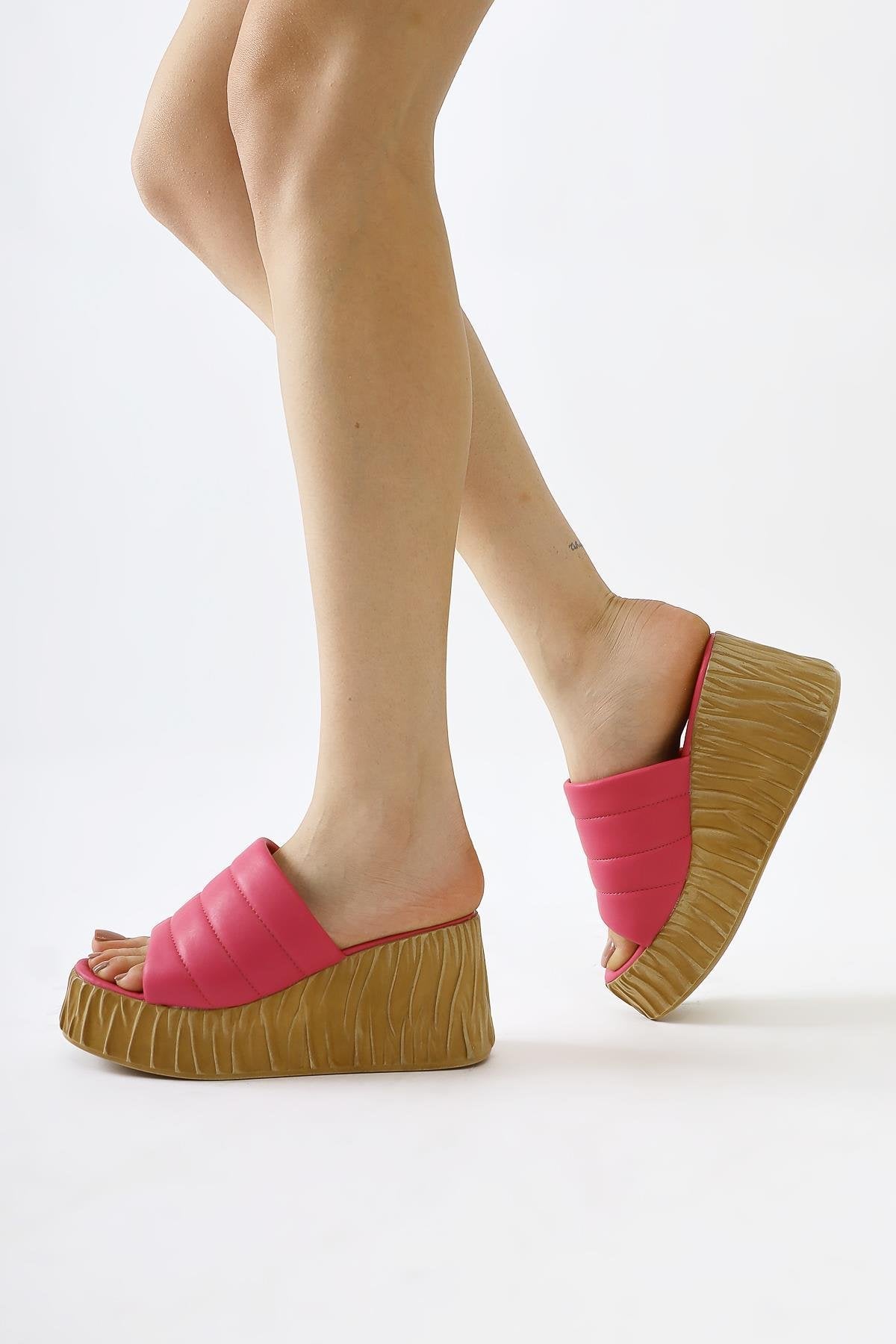 Zoje Fuchsia Geprägte Knitter Plattform Pantoffeln