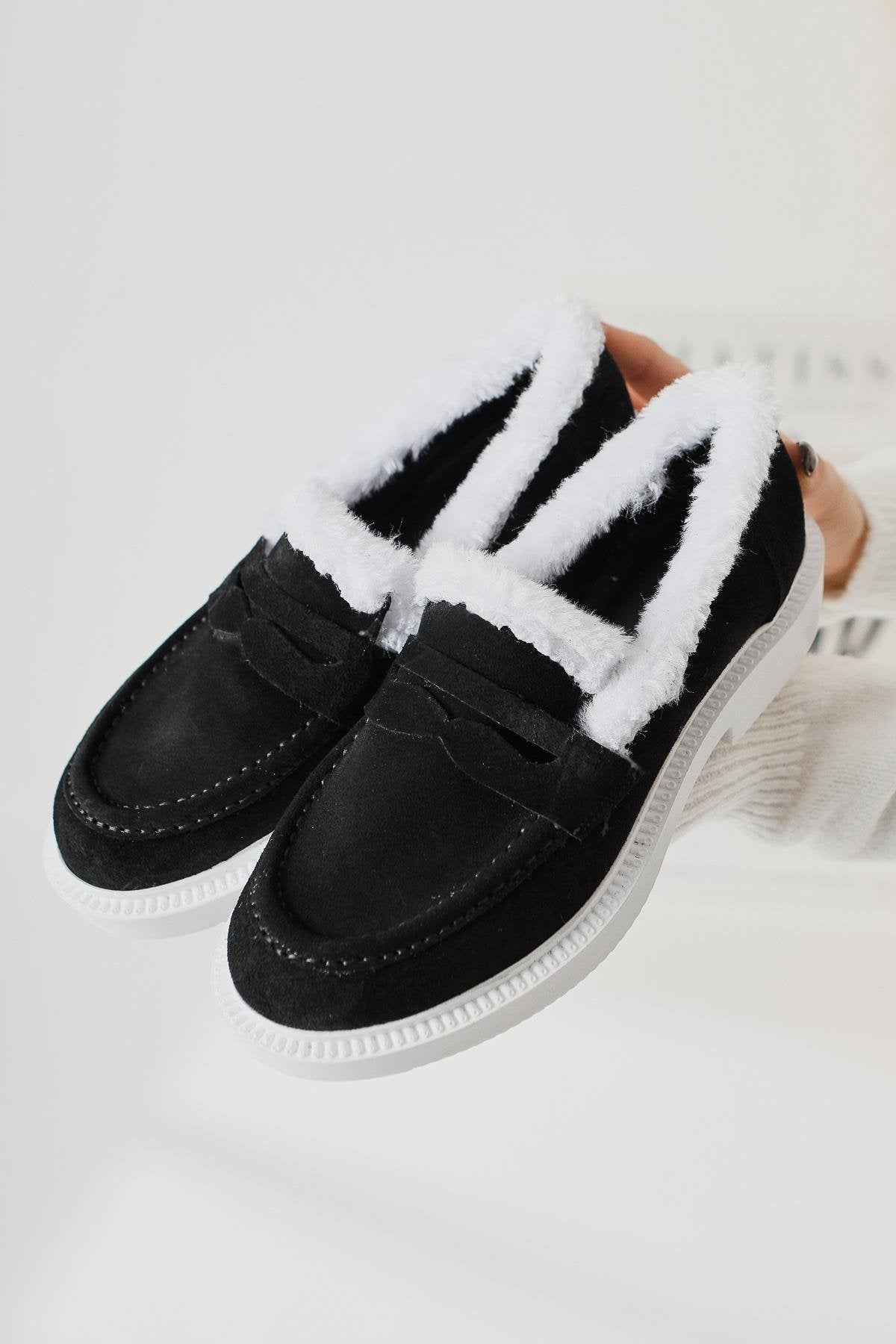 Tommie – Schwarz Velours [Echtleder] Schuh mit veganem Fellfutter (Damen)