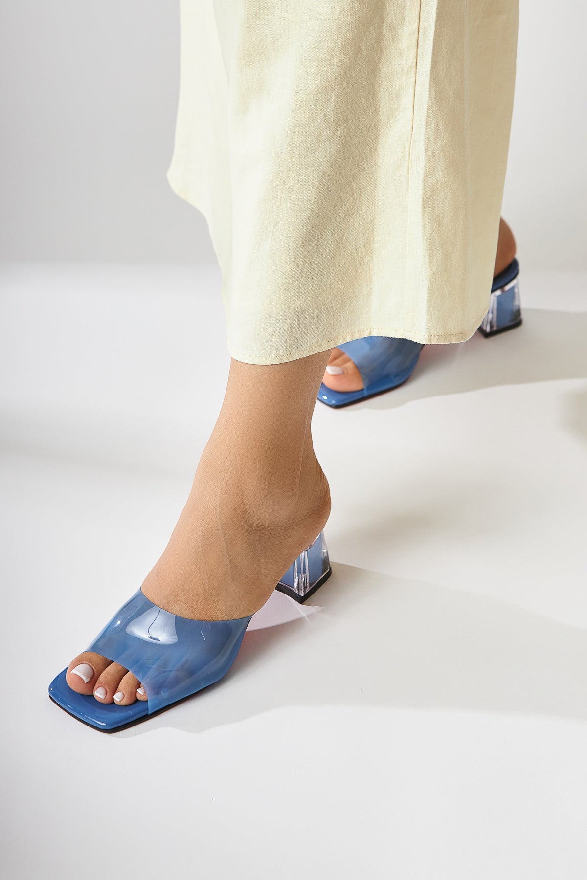 Persa Blaue Transparente Riemen Transparente Absatz Damen Hausschuhe