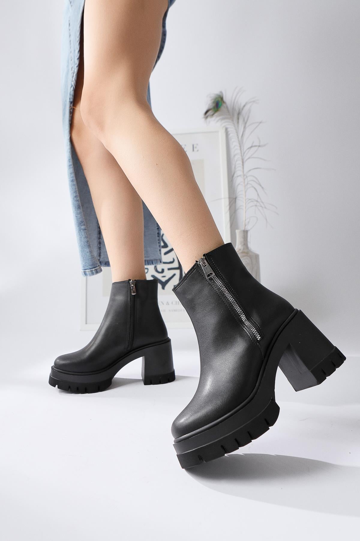 Enana Black Chunky Sole Platform Boots