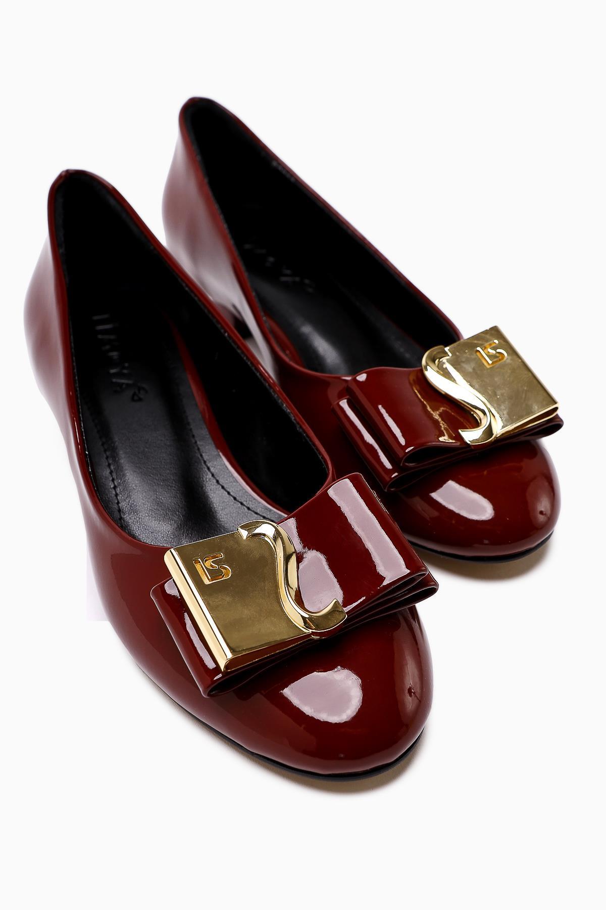Sian – Burgundy Patent Buckle-Detail Low-Heel Shoe (Women)