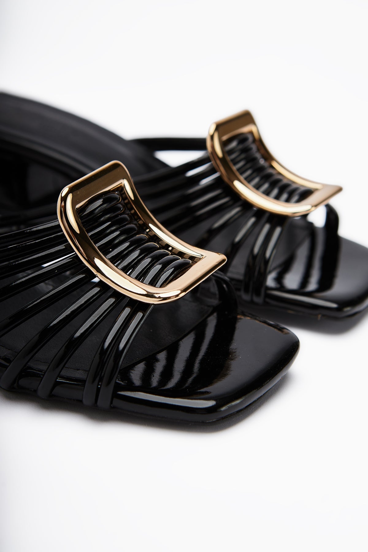 Greta Schwarze Lackleder Dicke Schnalle Niedriger Absatz Damen Hausschuhe