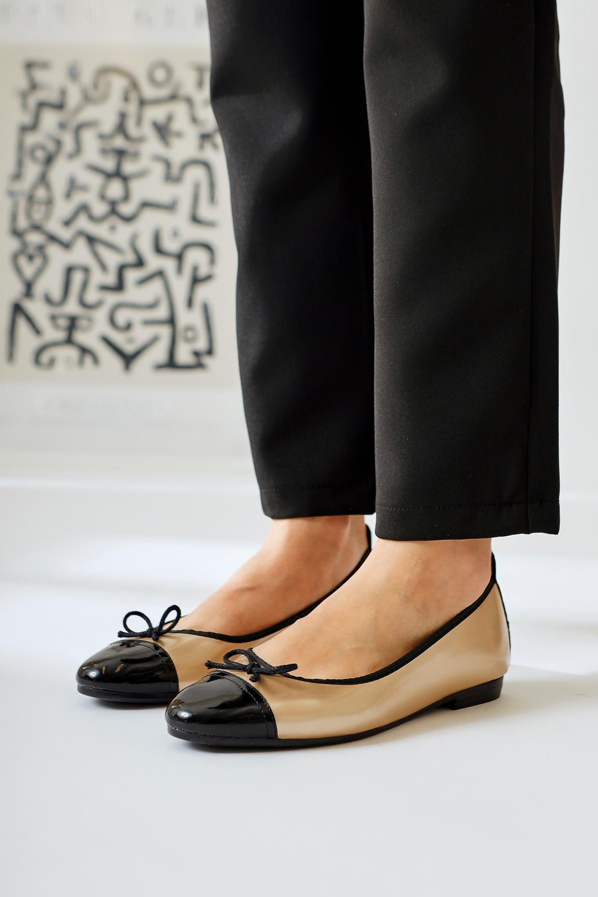 Sobhie Gold Patent Leather Black Toe Bow Detailed Ballerinas