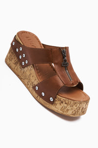 Goldis Brown Screw Detailed Women's Slippers