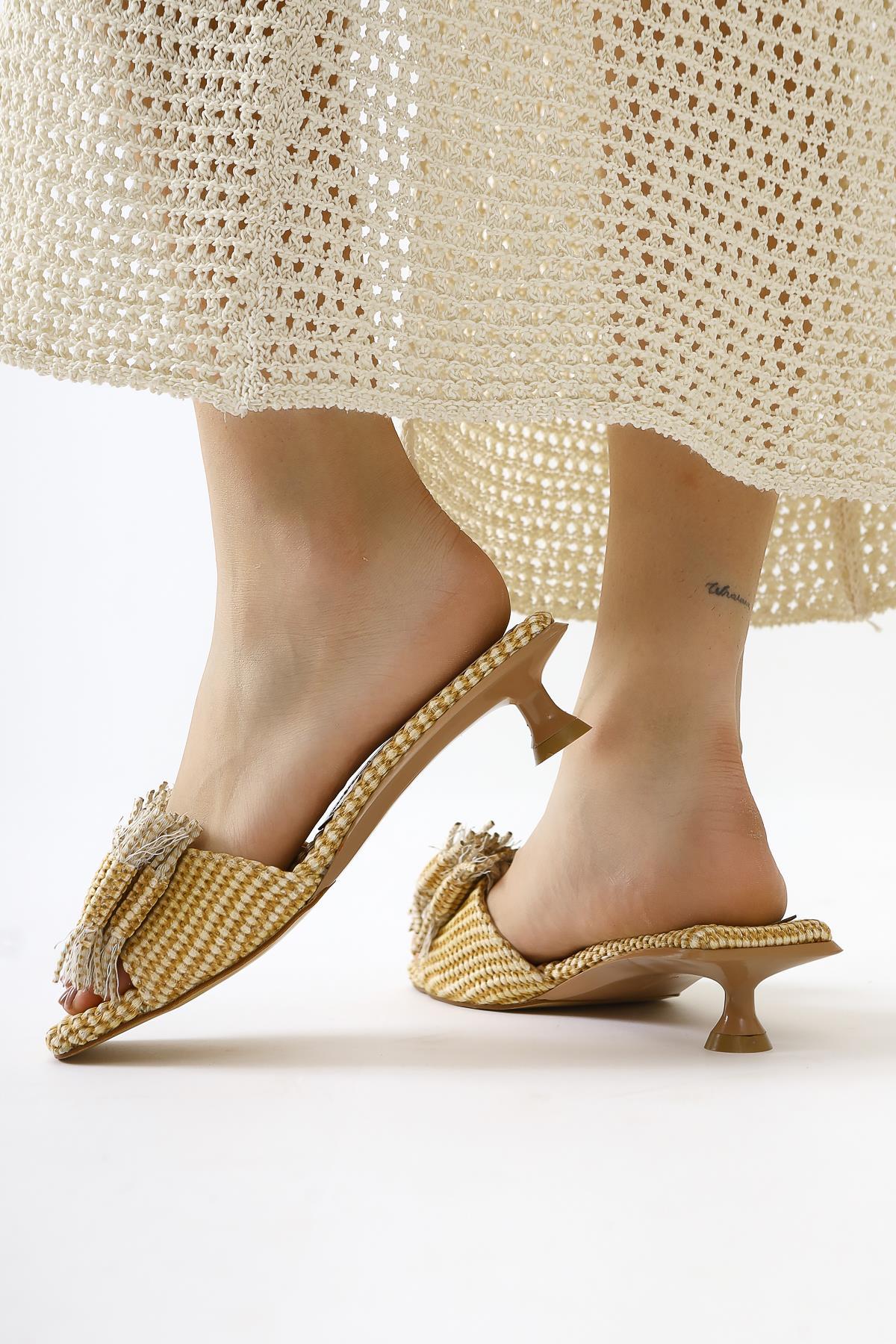 Tonka – Nude Bast Slide mit Schleife, niedriger Absatz (Damen)
