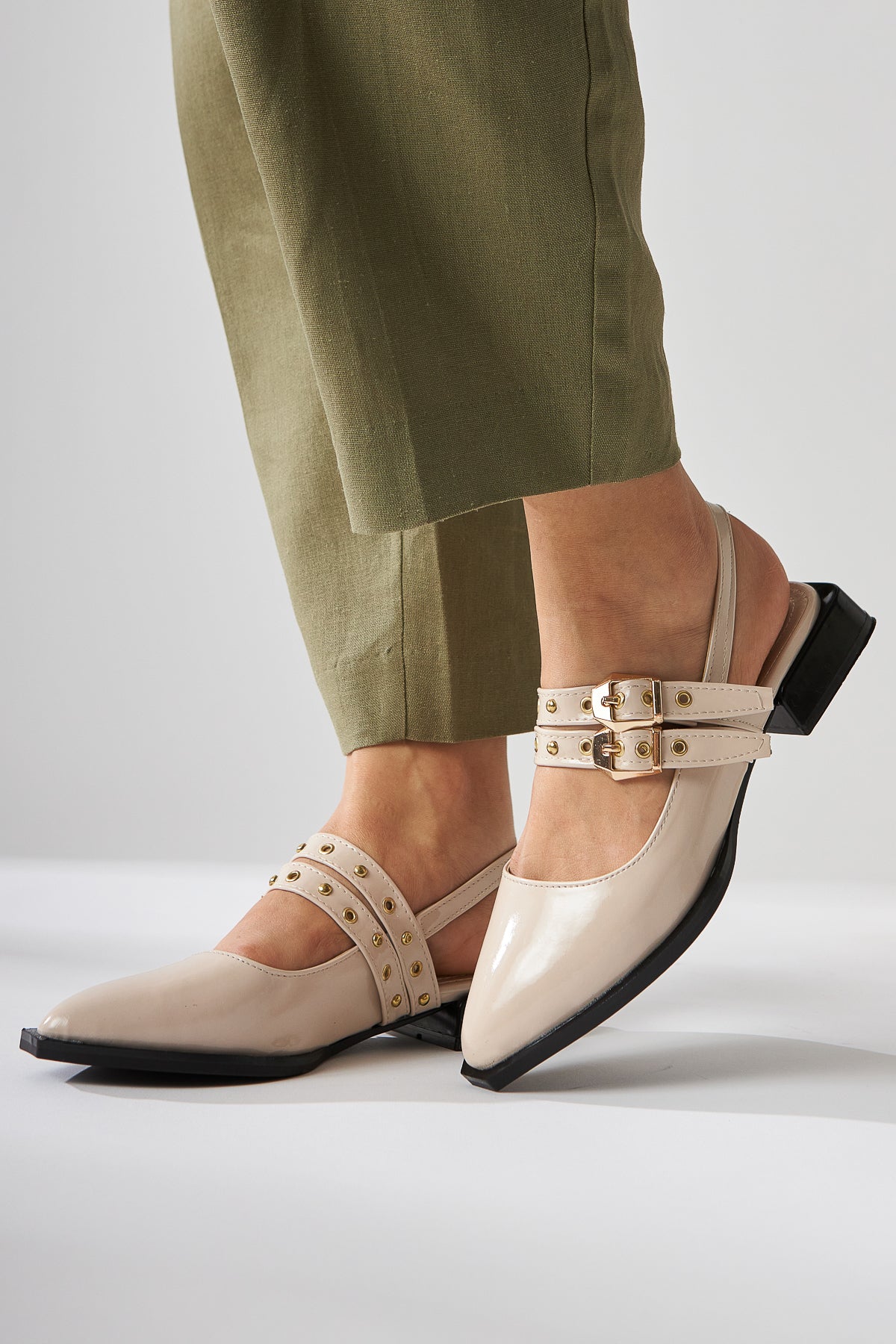 Siran Damen Beige Lackleder Doppelriemen Sandale