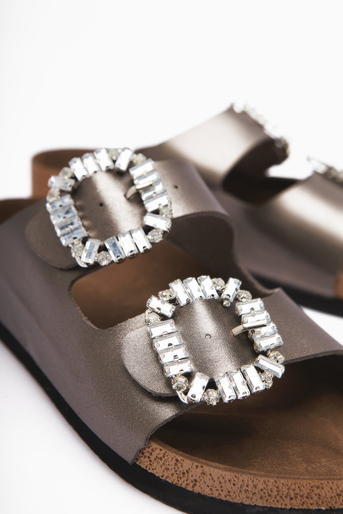 Brisa Platinum Doppelriemen Stein Schnallen Detail Slipper