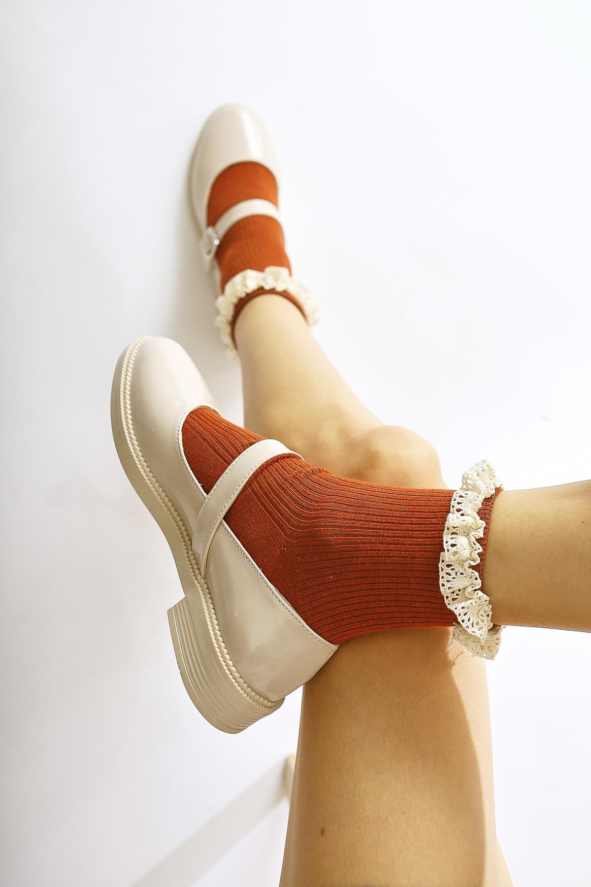 Vivy Beige Lackleder Runde Zehe Einzelriemen Alltagsschuhe