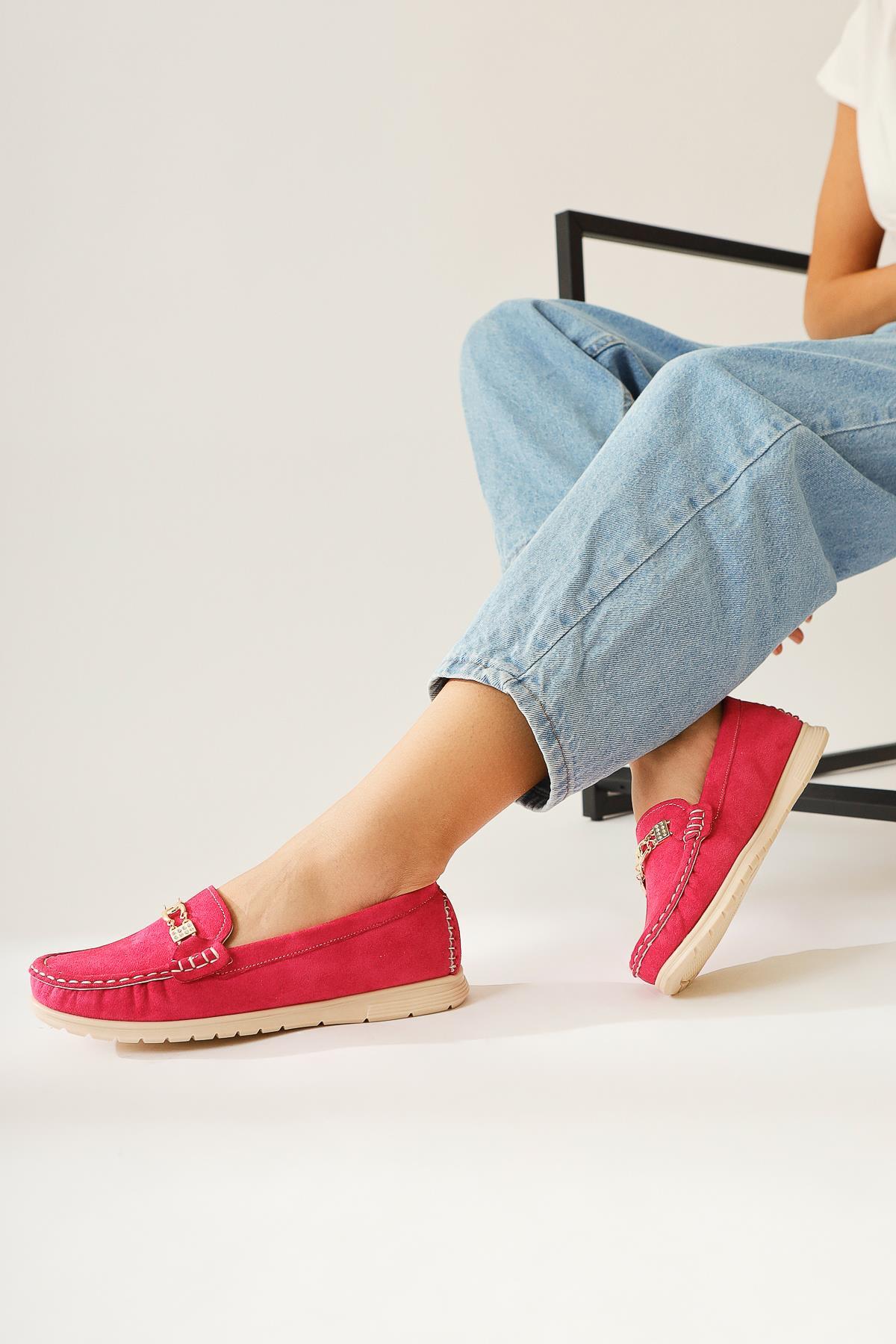 Turi Fuchsia Suede Buckle Detailed Casual Shoes