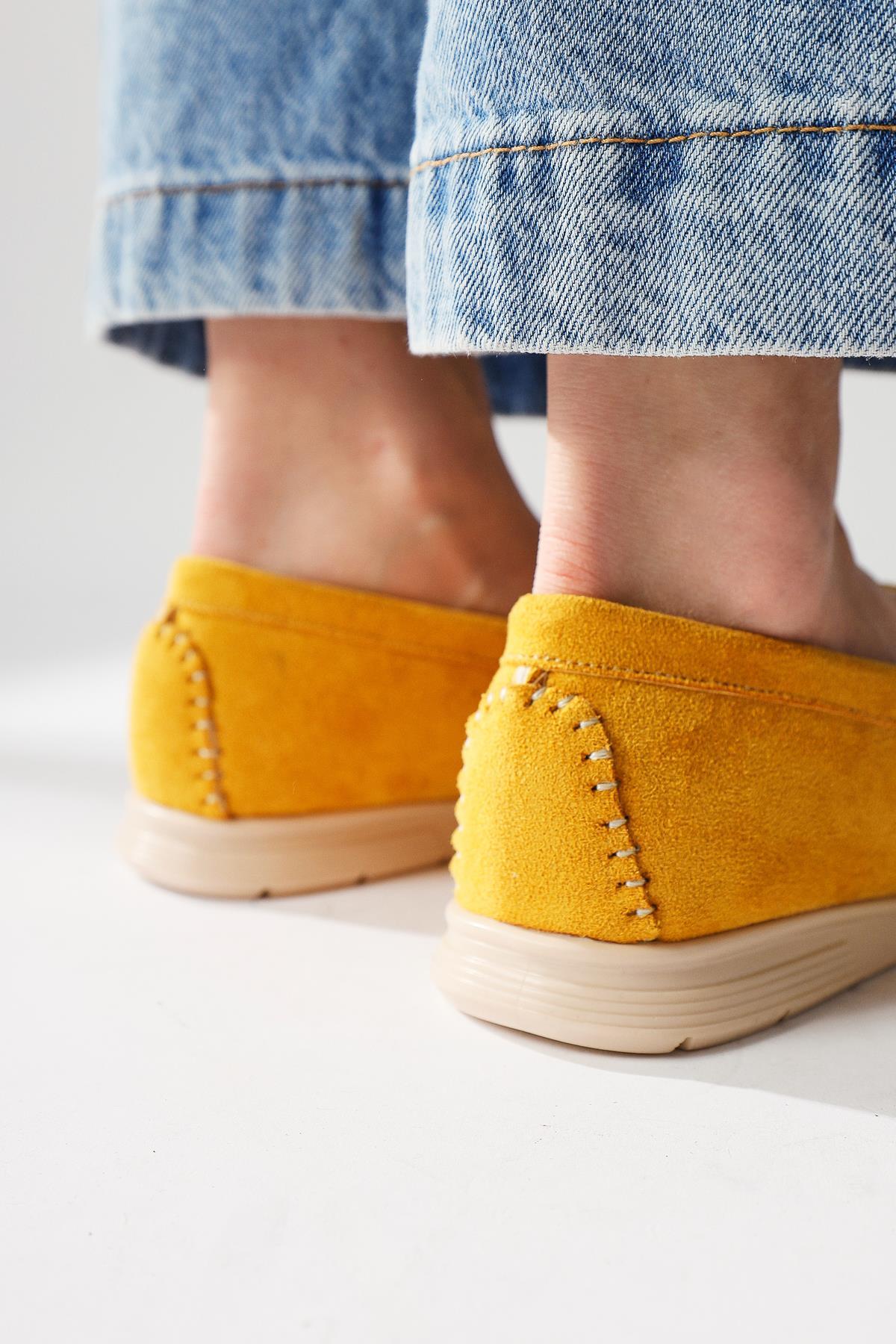 Turi Yellow Suede Buckle Detailed Casual Shoes
