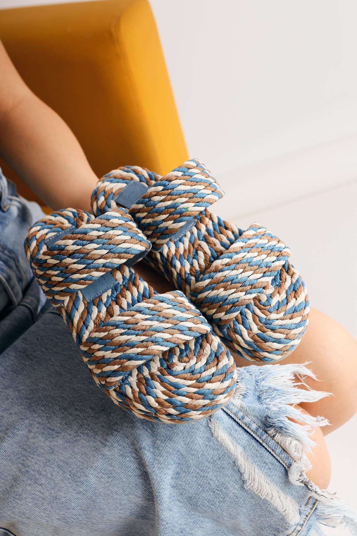 Nemie Blaue Seilsandalen