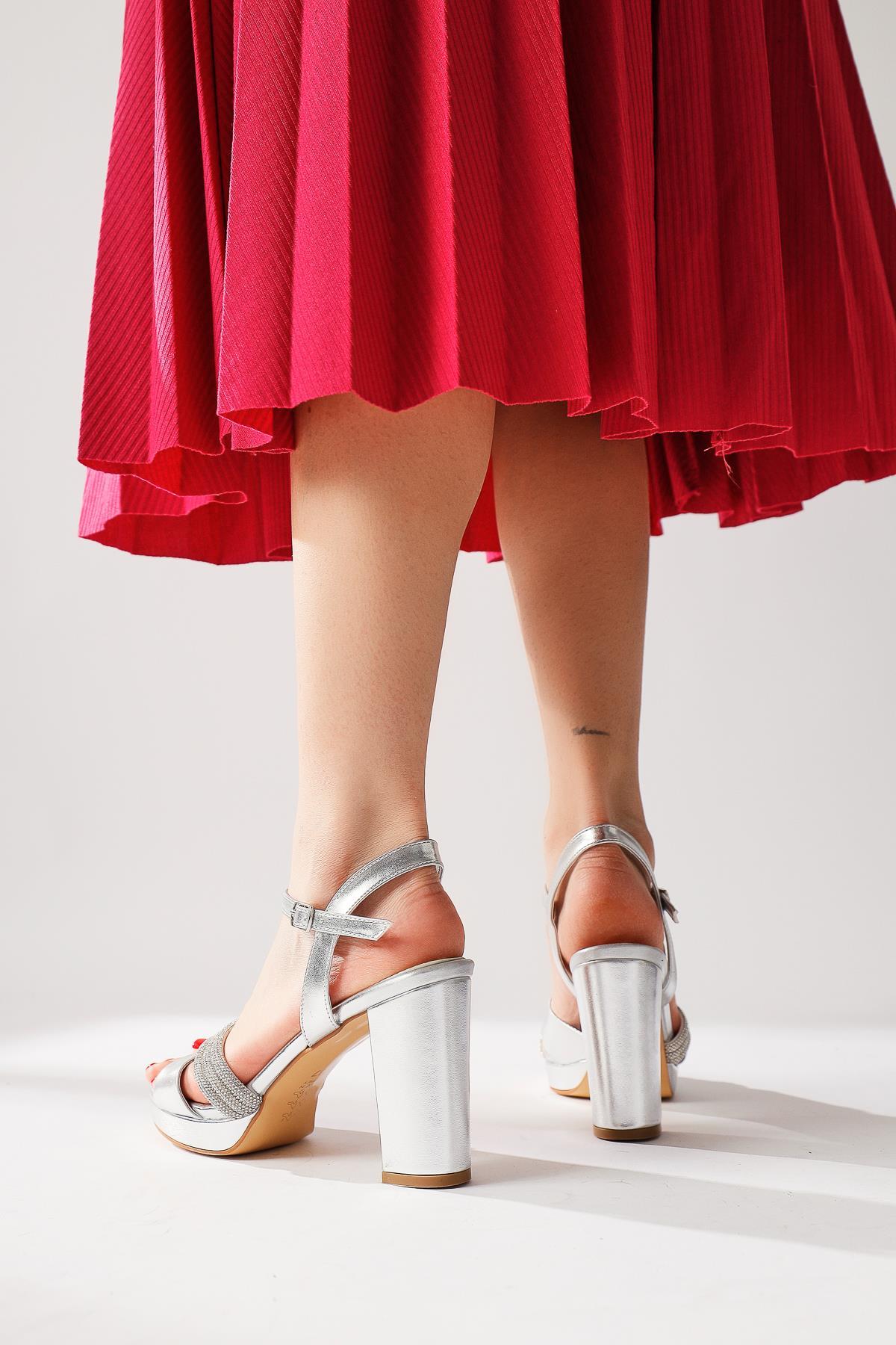 Rafia Silver Patent Leather Stone Detailed Cross Strap Heeled Sandals