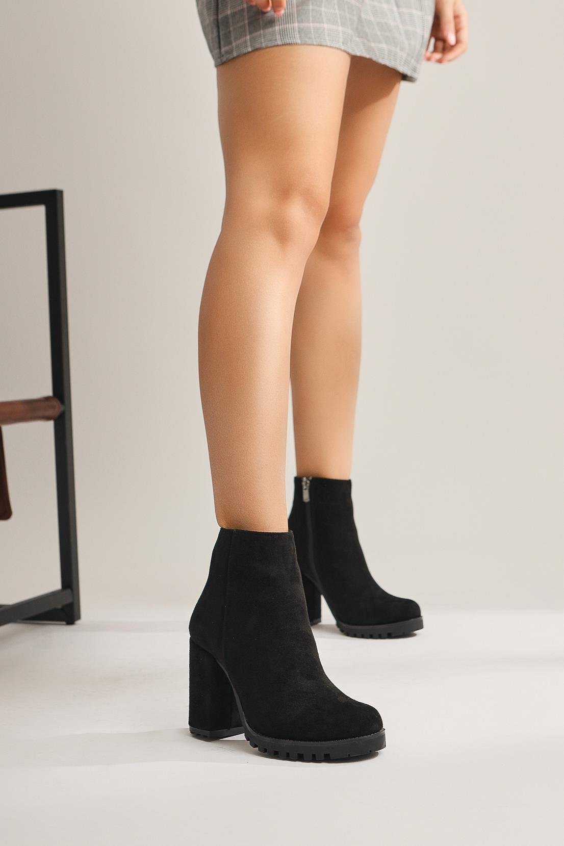 Bahiya – Black Suede Zippered Round-Toe Heeled Boot