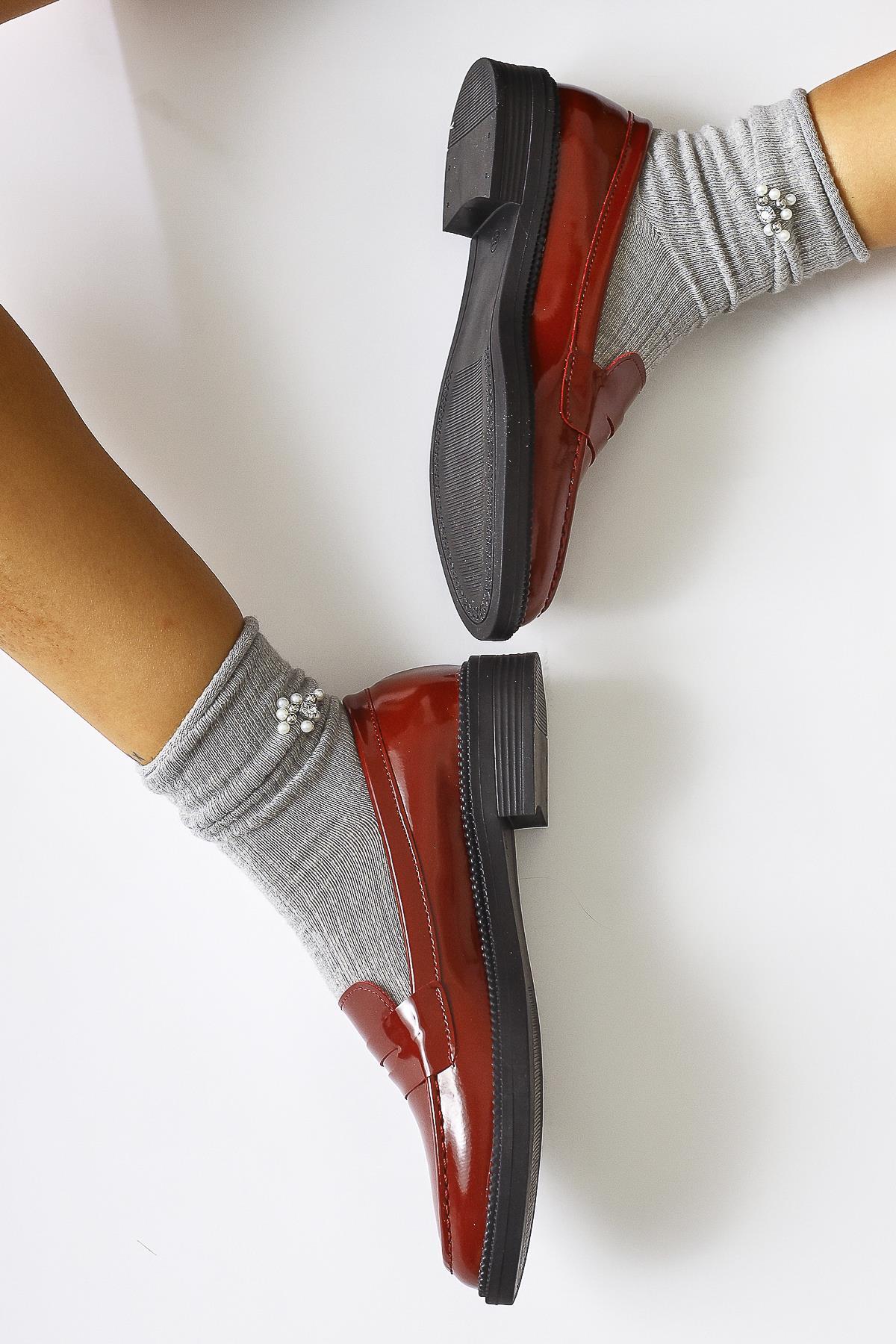 Amelina Burgunder Lack Alltagsschuhe