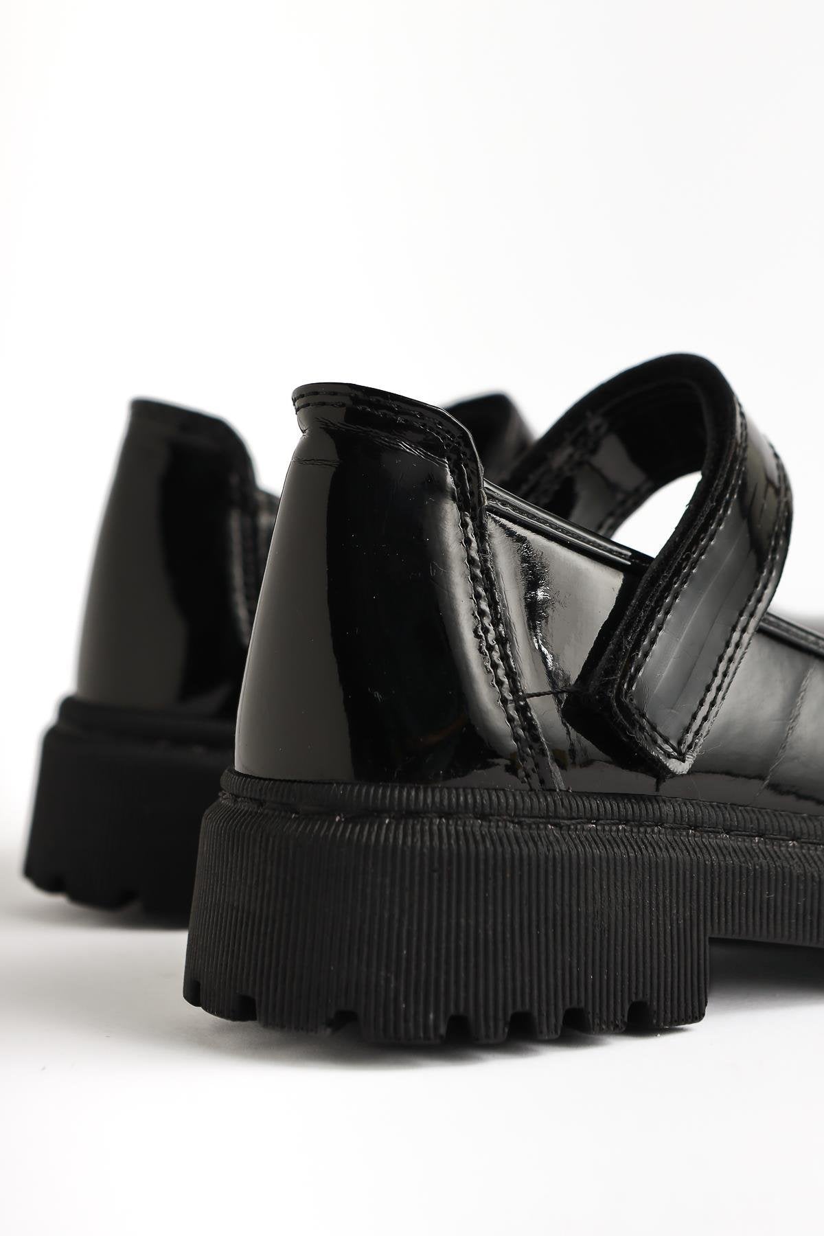 Fiona – Schwarz Lack-Schuh mit Klettverschluss-Detail (Kinder)