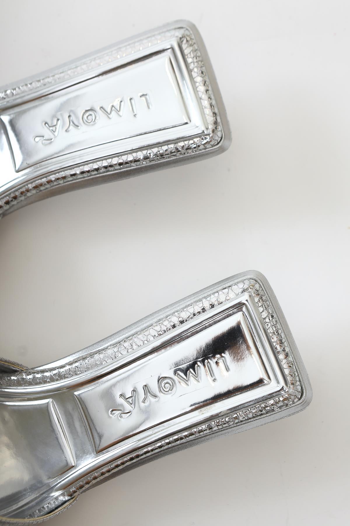 Juvy Glänzende Silberne Schlangenhaut Texturierte Schleifen Pantoffeln