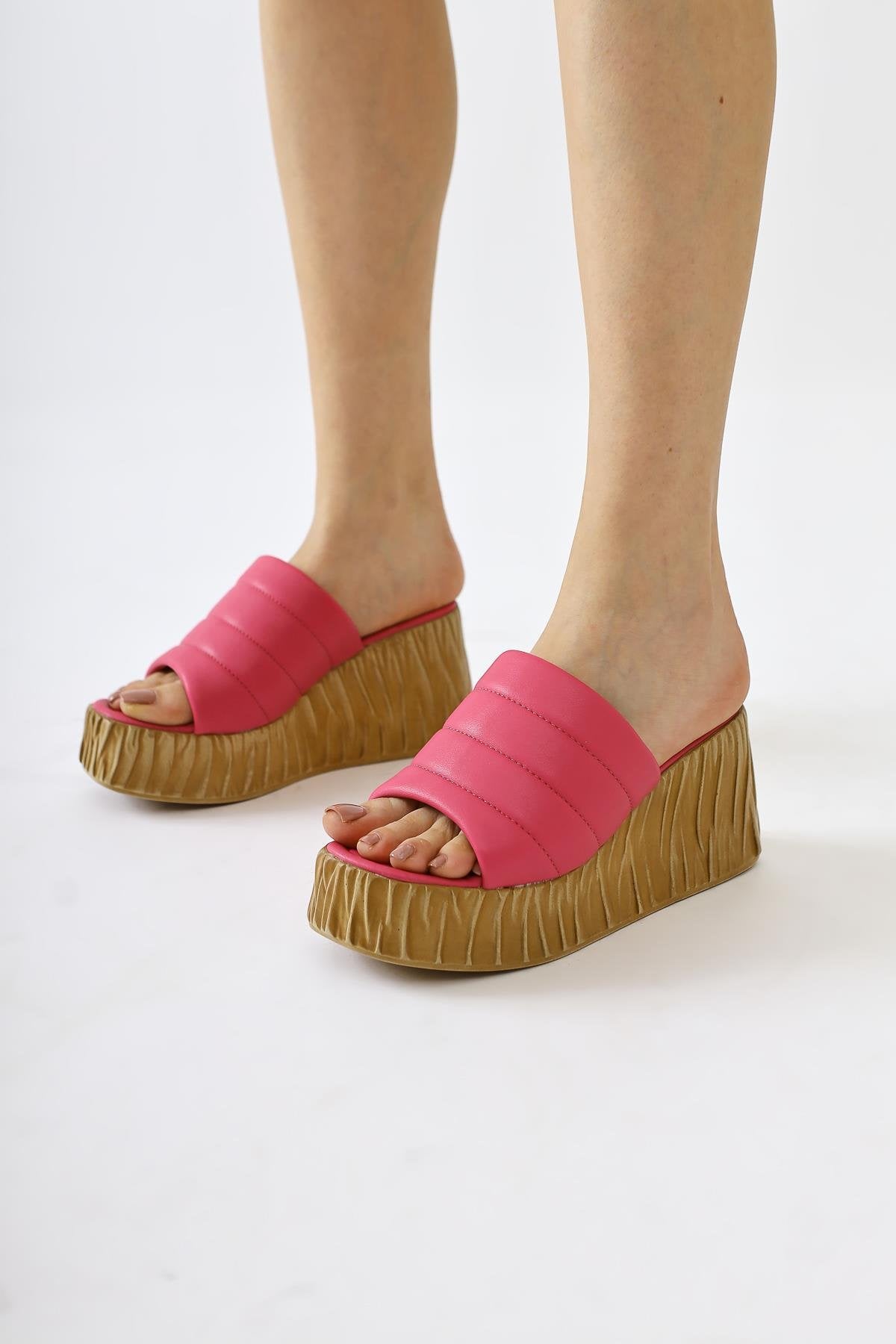 Zoje Fuchsia Geprägte Knitter Plattform Pantoffeln