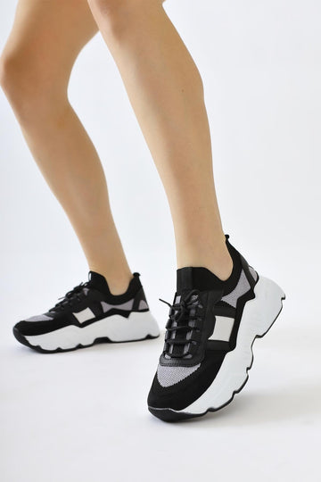 Mireia Schwarze Sneakers mit Wildlederdetail und Webmuster