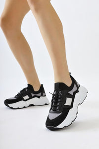 Mireia Schwarze Sneakers mit Wildlederdetail und Webmuster