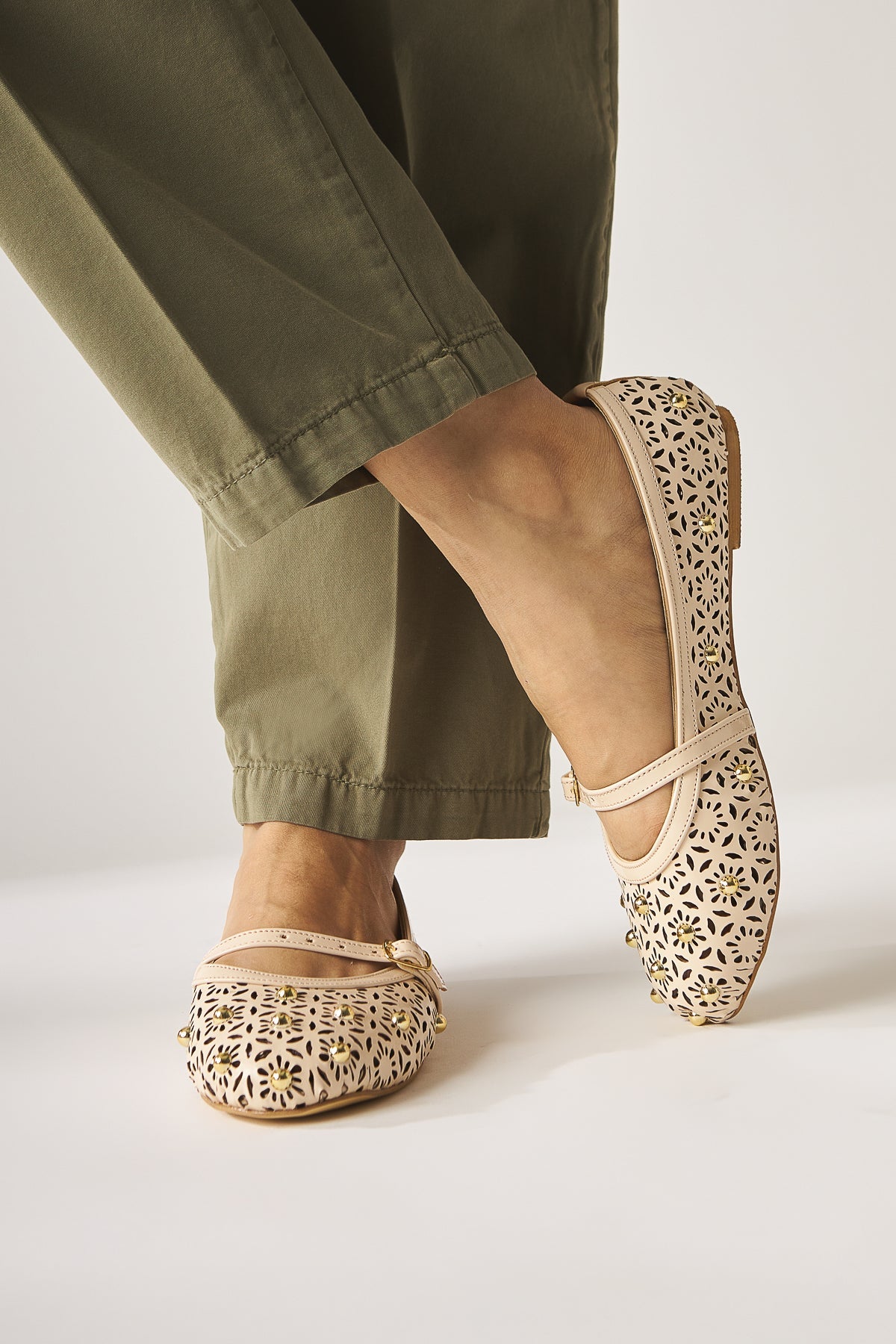 Jara Creme Ethnisch Gemusterte Perforierte Damen-Ballettschuh