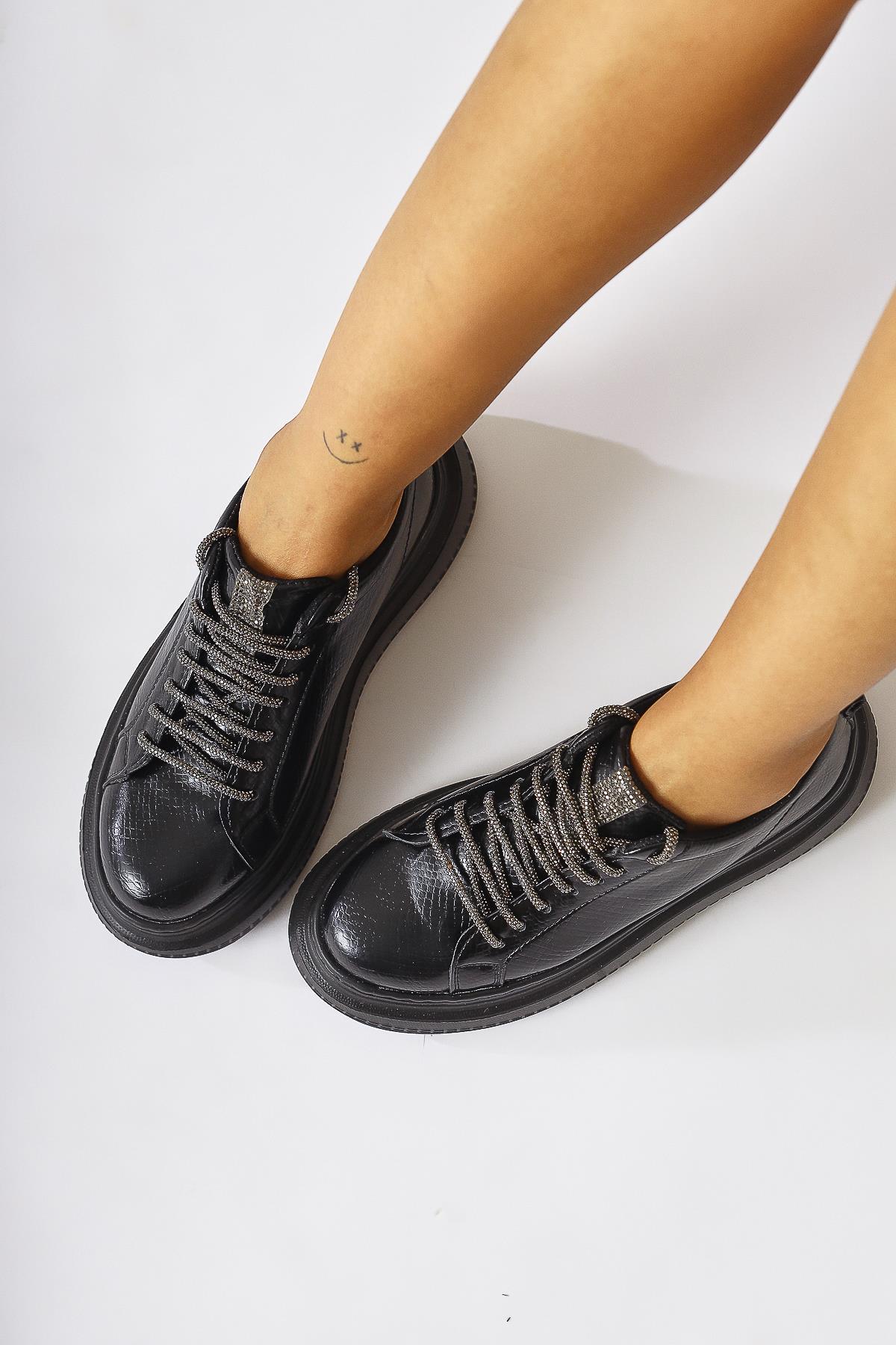 Shake Siyah Taş Detaylı Sneakers (Parlak Bağcık Hediyeli)
