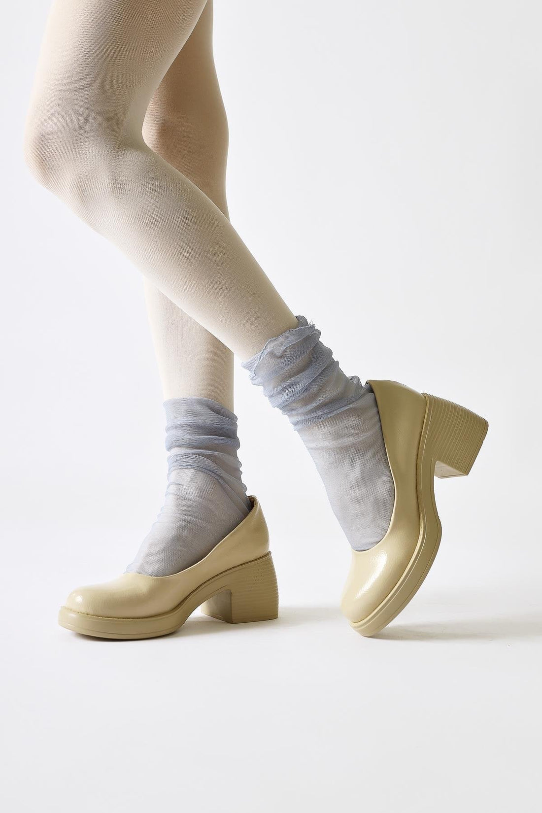 Jeannie Beige Lackleder Oval Toe Heeled Täglicher Schuh