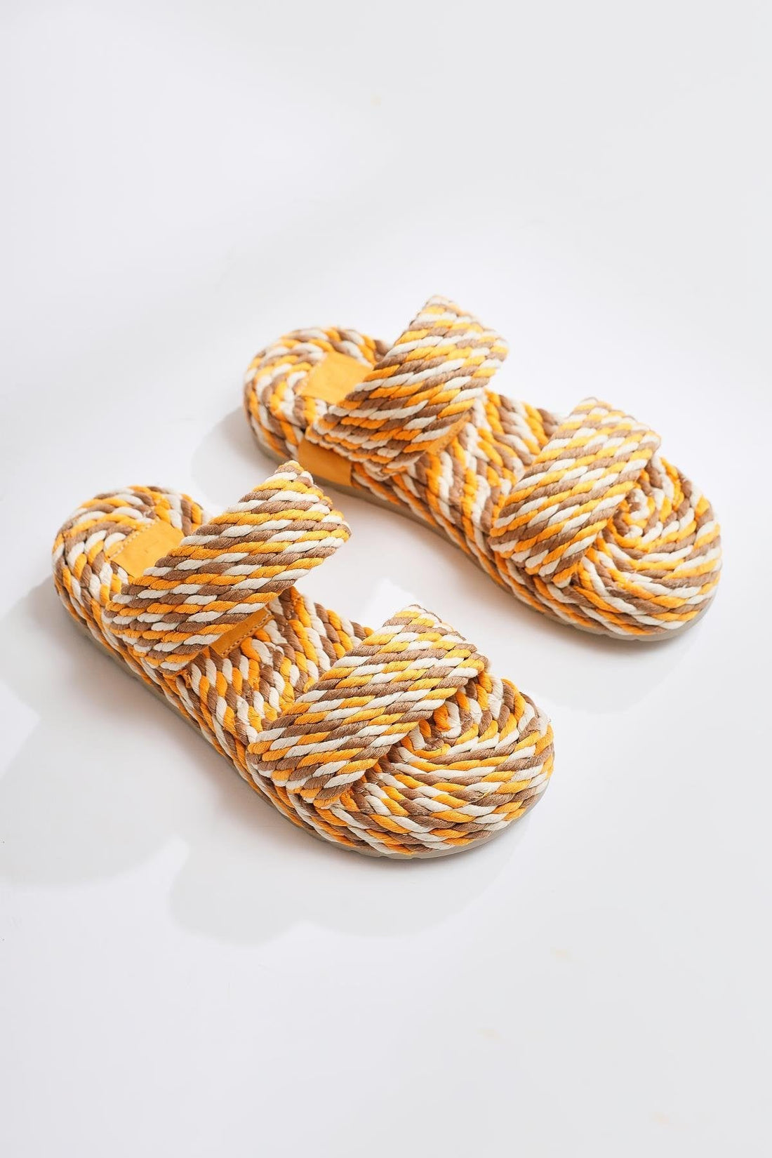 Nemie Senfgelbe Seilsandalen