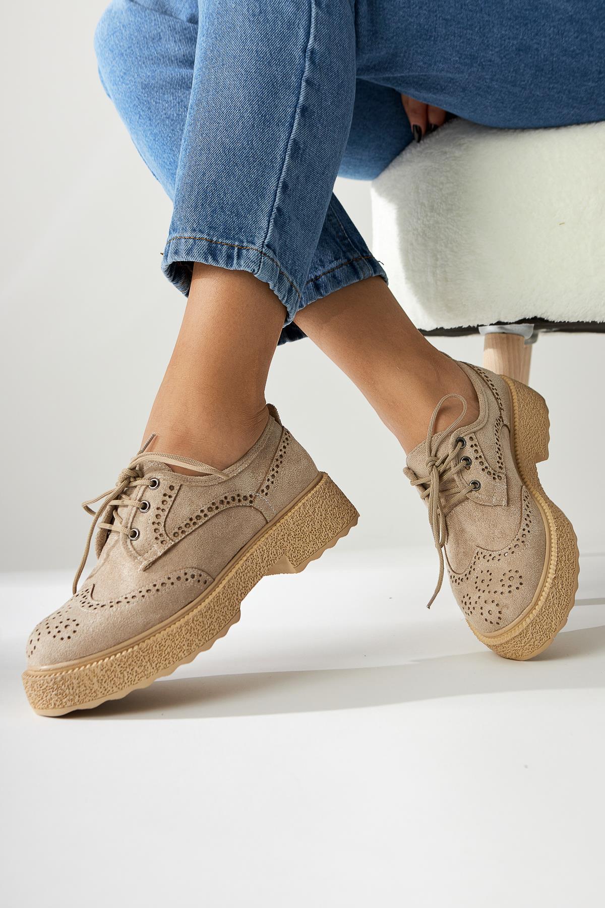 Rossy Nude Wildleder Runde Zehen Laser Cut Freizeitschuhe